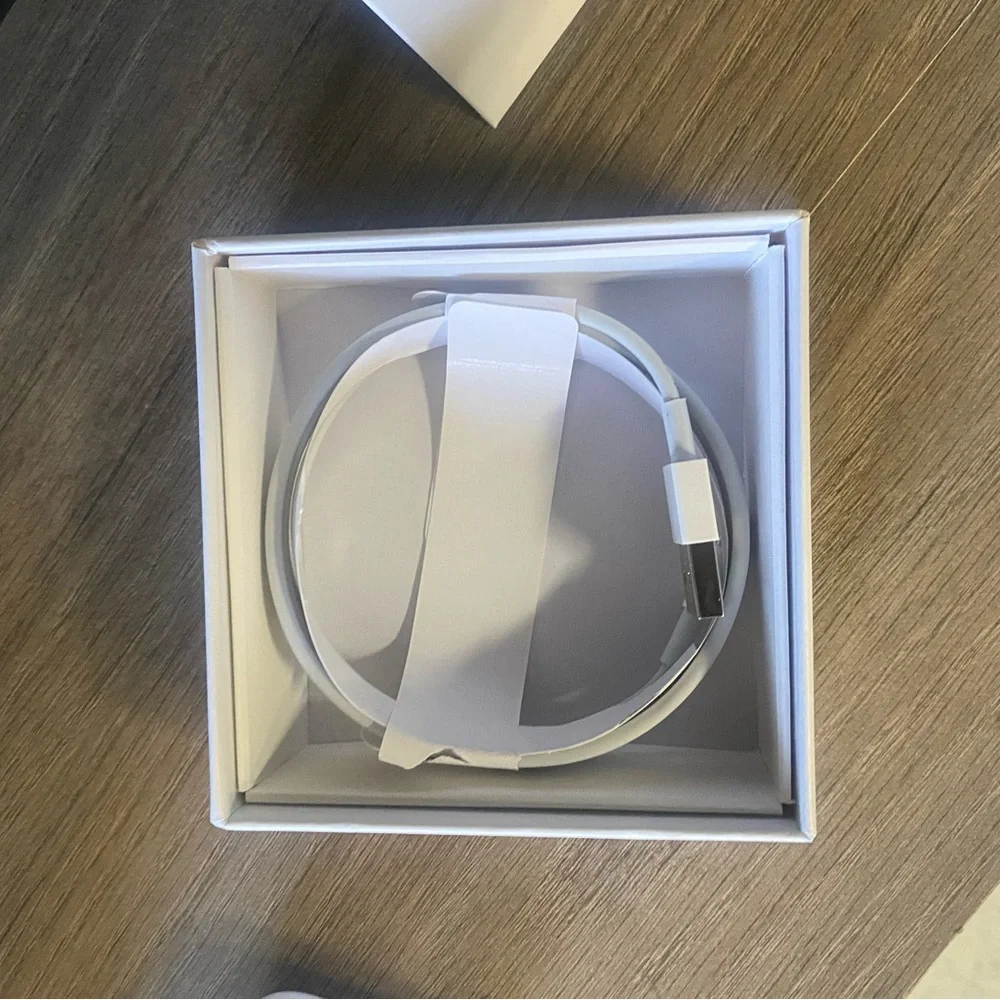 Apple Wireless Earbuds in White